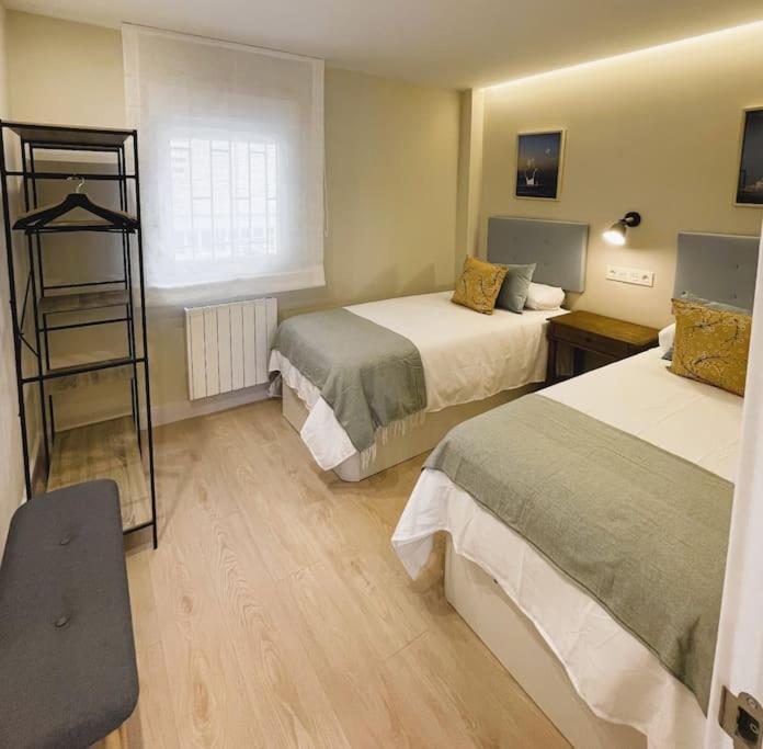 Calida Estancia Descubre La Ciudad Bilbao Bagian luar foto