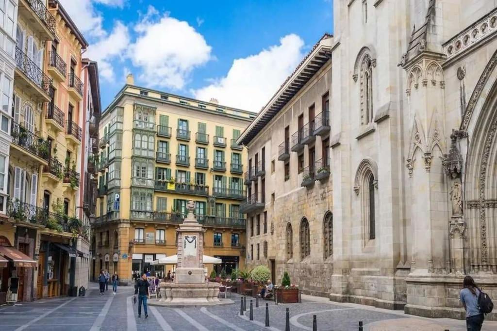 Calida Estancia Descubre La Ciudad Bilbao Bagian luar foto