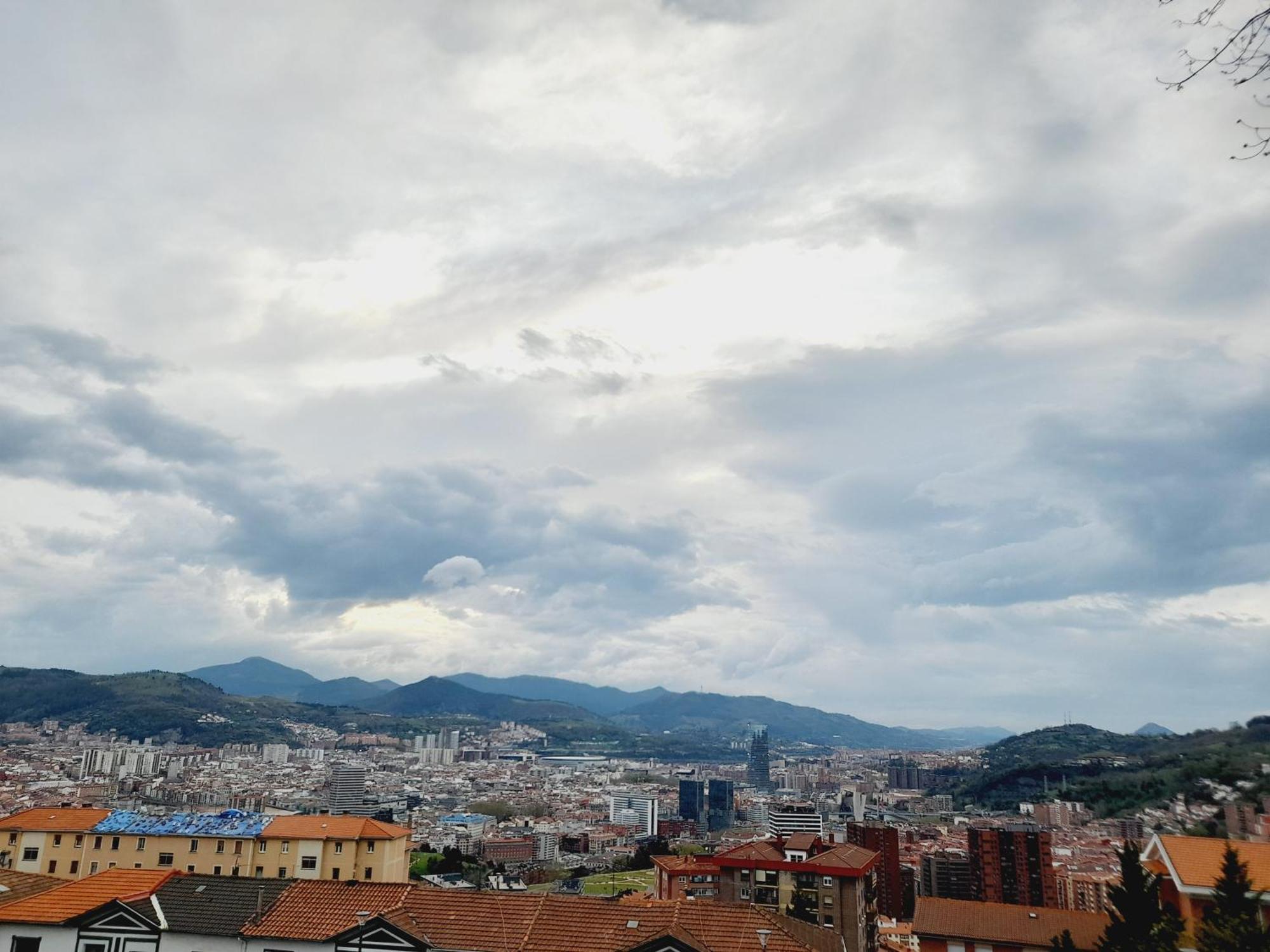 Calida Estancia Descubre La Ciudad Bilbao Bagian luar foto